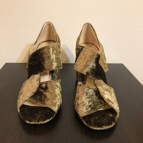 CAbi Green Chic Crushed Velvet Chunky Block Heels - Picture 2 of 10